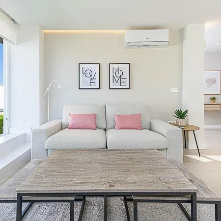 Wintowinrentals Exclusivo Atico Cerca De La Playa. *